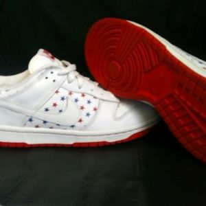Dunk Low. 4th of July 2006Nike Airforce1 size 9.5